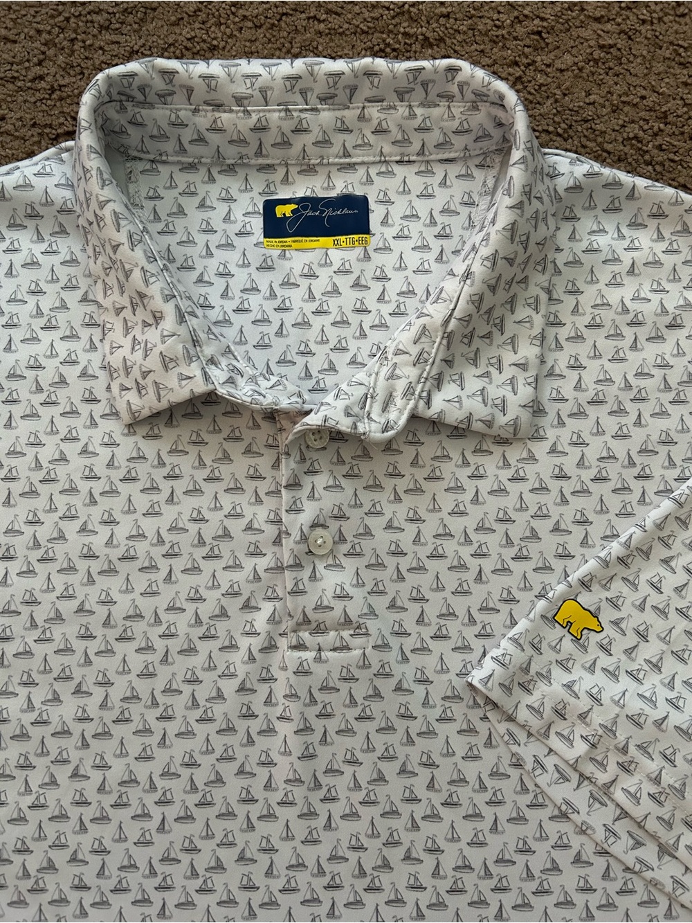 Jack Nicklaus Men’s Stretch Sailboat Print Polo with Yellow Bear Logo XXL